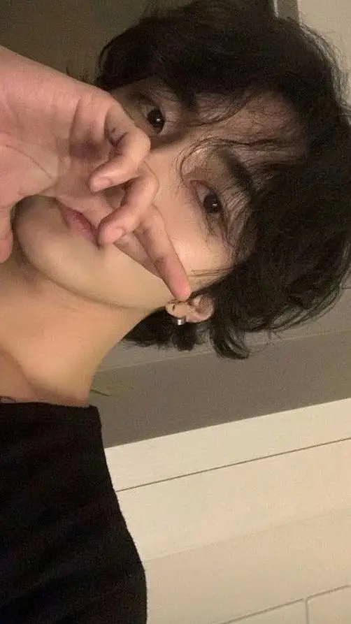 ai character: Davide background