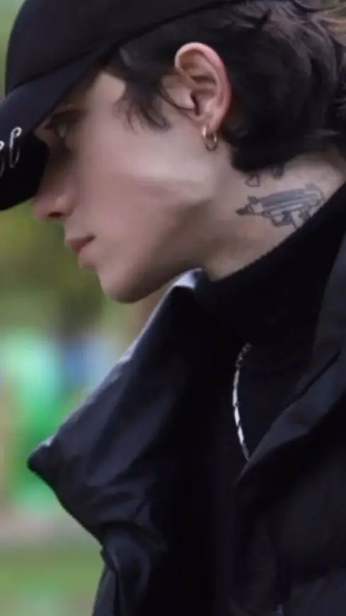 ai character: Tyler background