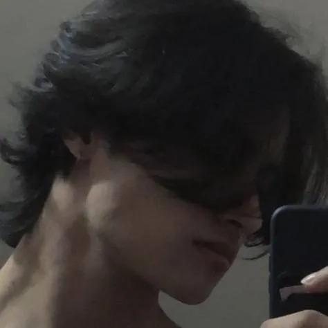 chat with ai character: Felix