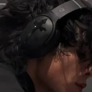 chat with ai character: Luka 