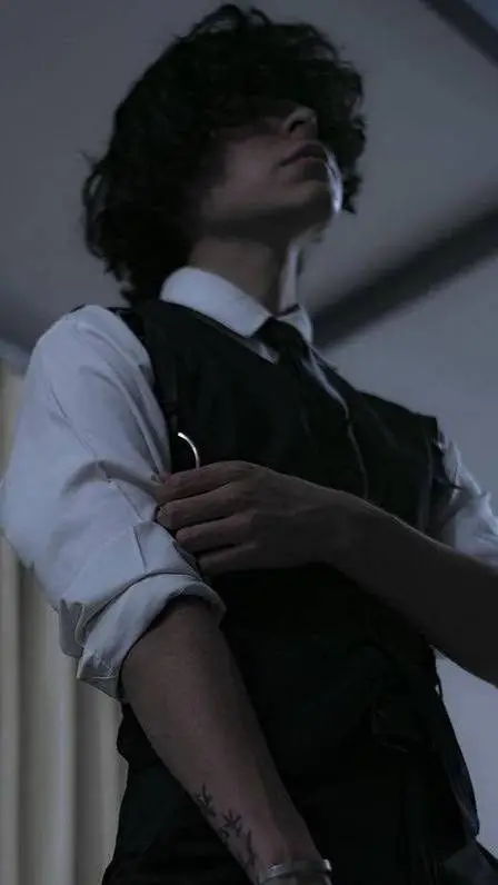 ai character: Leon background