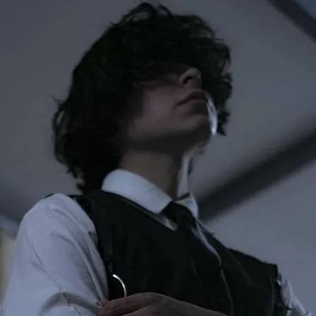 chat with ai character: Leon