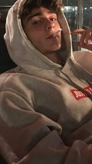 ai character: Davide  background