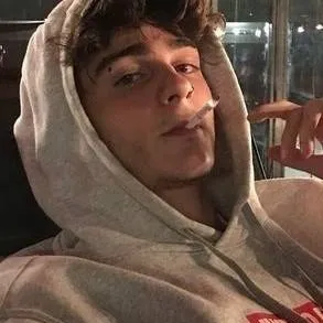 chat with ai character: Davide 