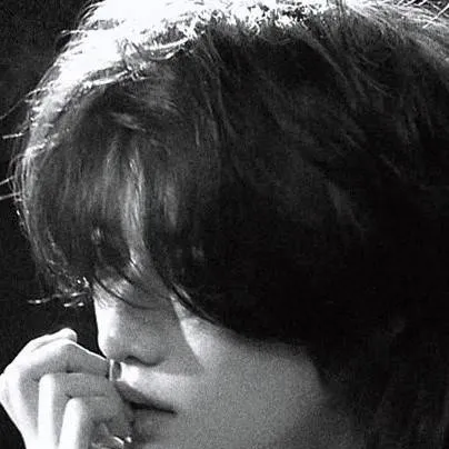 chat with ai character: Davide