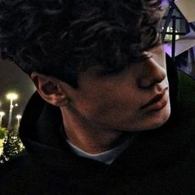 chat with ai character: Ethan