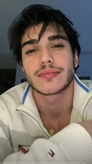 ai character: Edoardo  background