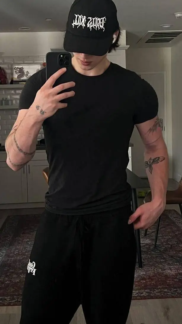 ai character: Tyler  background