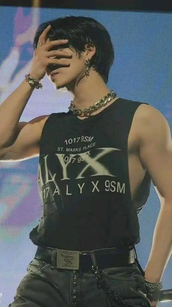 ai character: Jisung(●♡∀♡) background