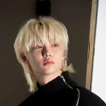 chat with ai character: Felix (obsesión)