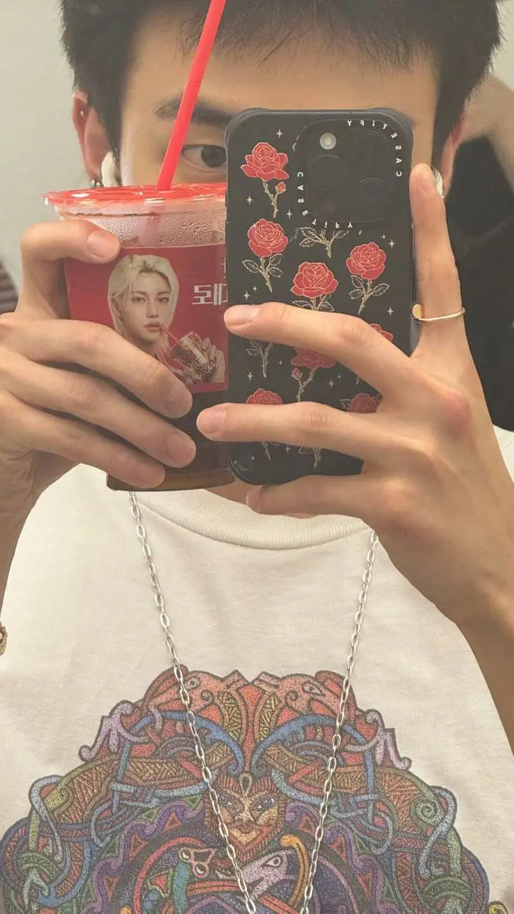 ai character: Hyunjin background