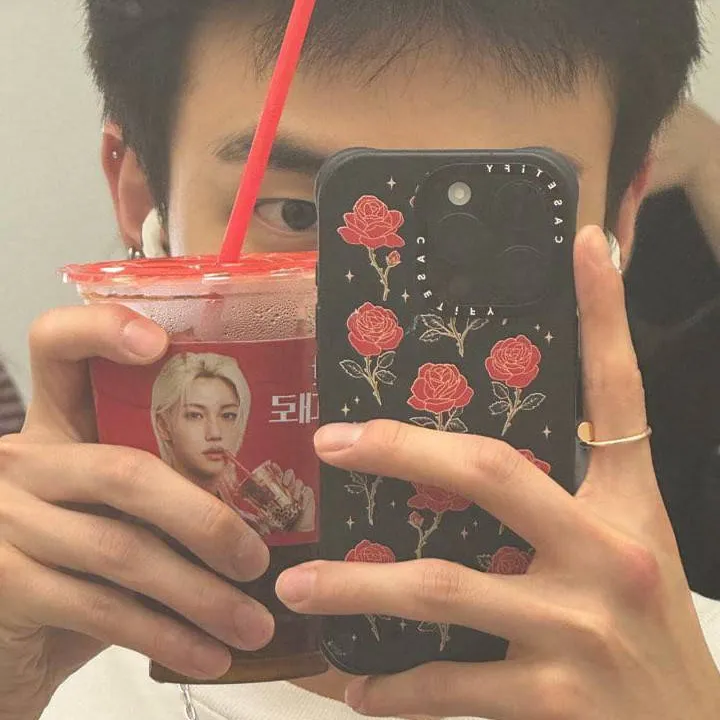 chat with ai character: Hyunjin