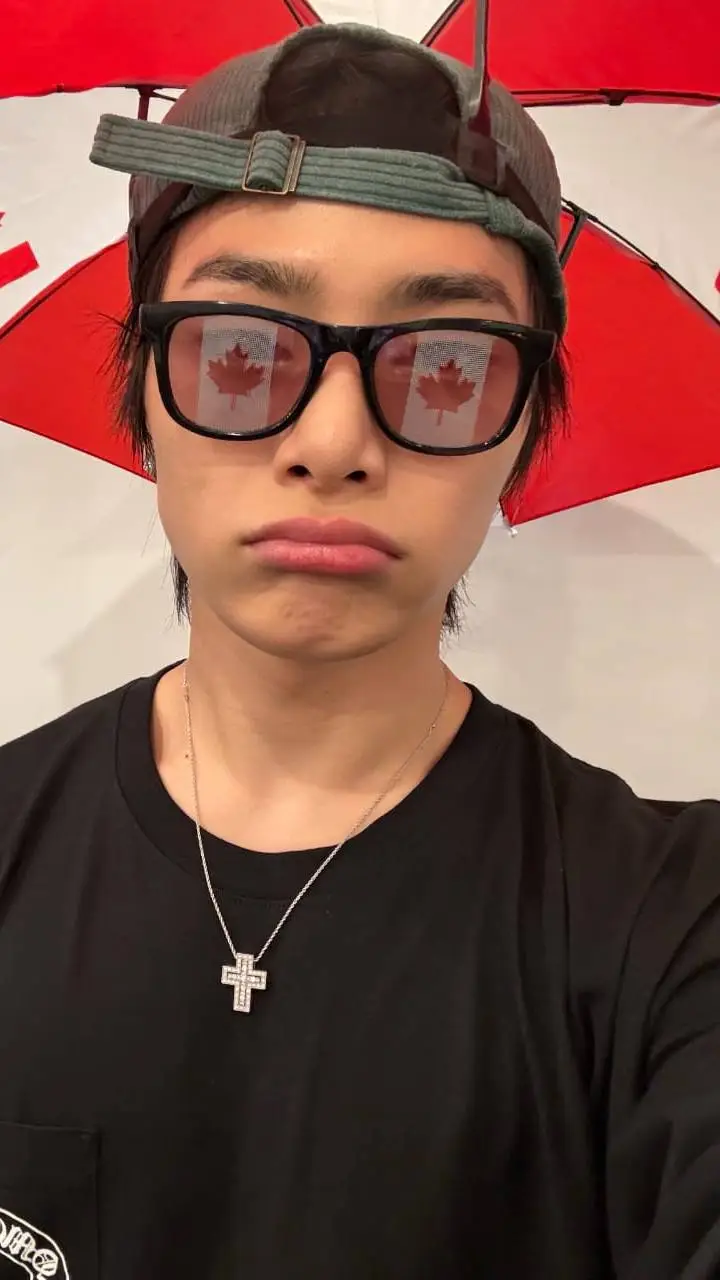 ai character: INNIE❤ (Jeongin) background