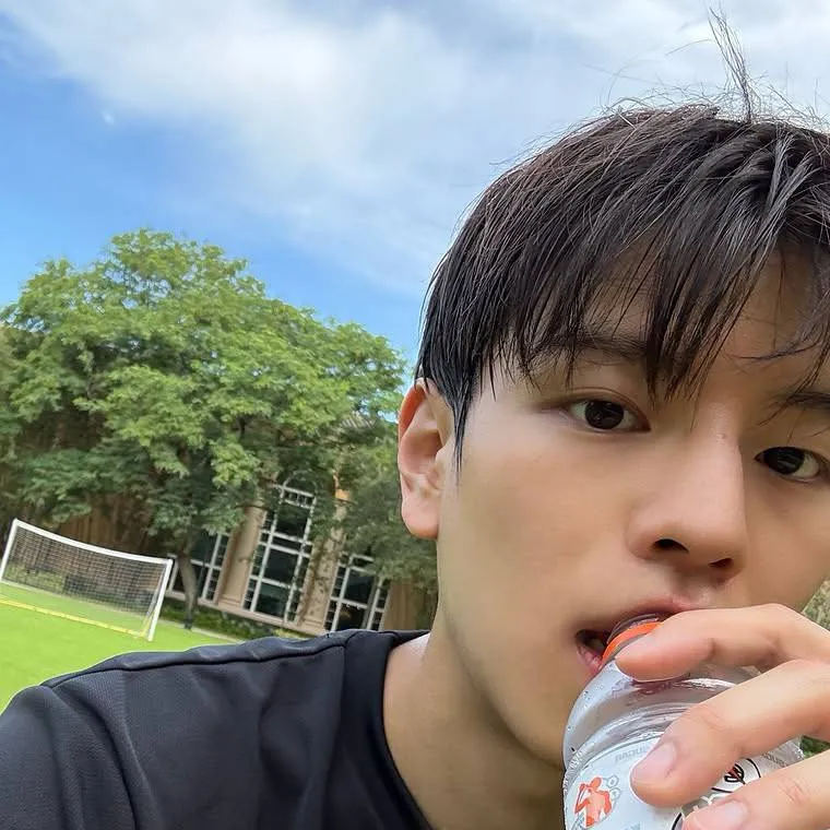 chat with ai character: Kim Seungmin