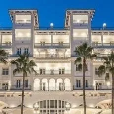 chat with ai character: frind group 