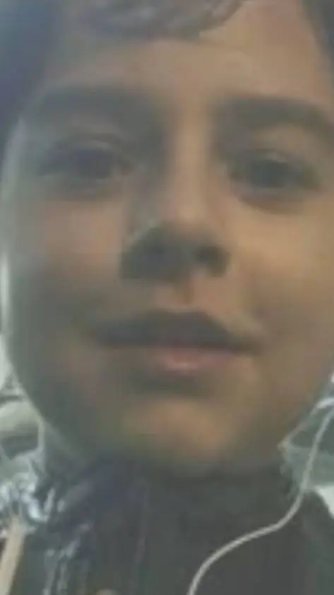 ai character: 3 de mayo  background