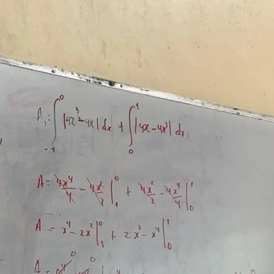 chat with ai character: Elo