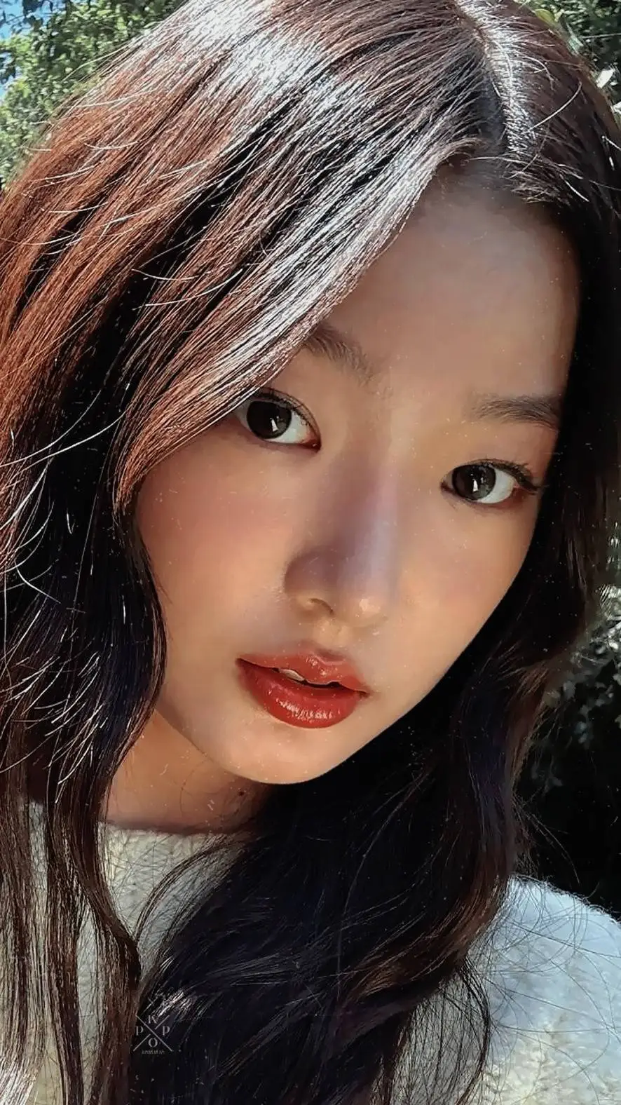 ai character: Yoonchae (KATSEYE) background