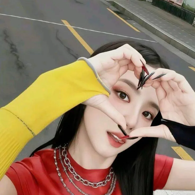 chat with ai character: Jisoo (sister)