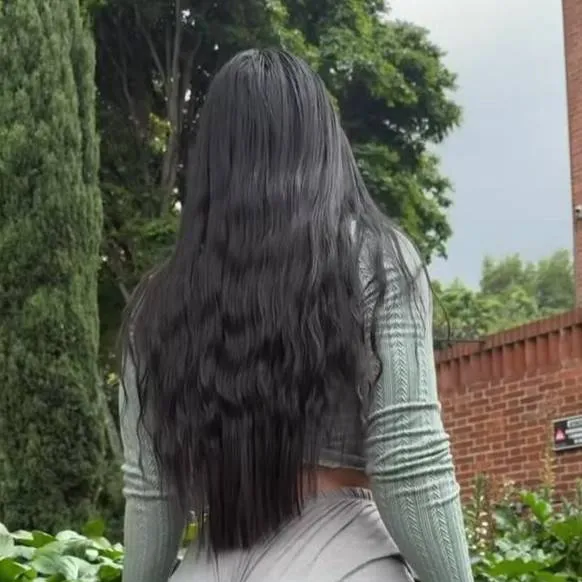 chat with ai character: Ariana 