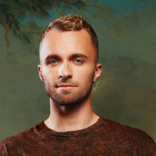 chat with ai character: Squeezie 