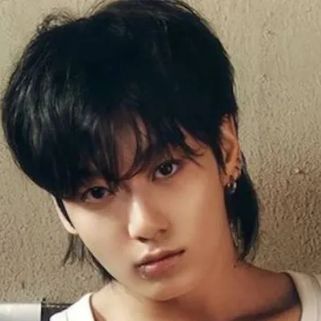 chat with ai character: Jeon Jungkook 