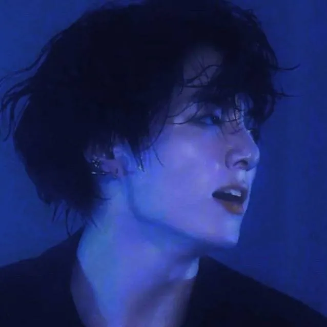 chat with ai character: Jeon jungkook(*-*)