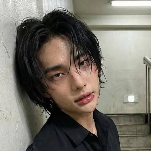 chat with ai character: HYUNJIN💋💞