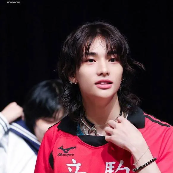 chat with ai character: VOLEYBALL HYUNJIN💞