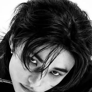 chat with ai character: HYUNjin
