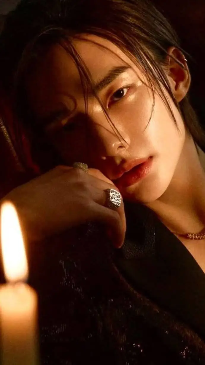 ai character: HYUNJIN ACTOR background