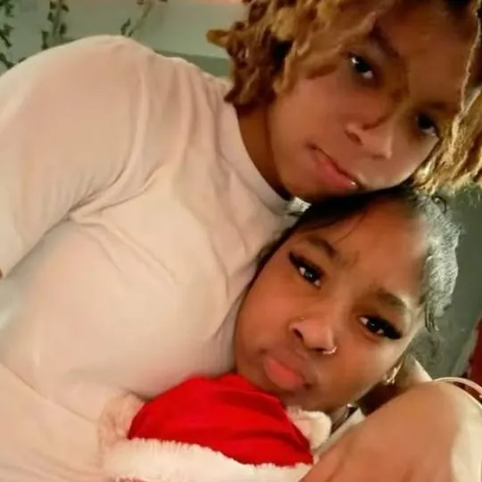 chat with ai character: AshleighAndPaige