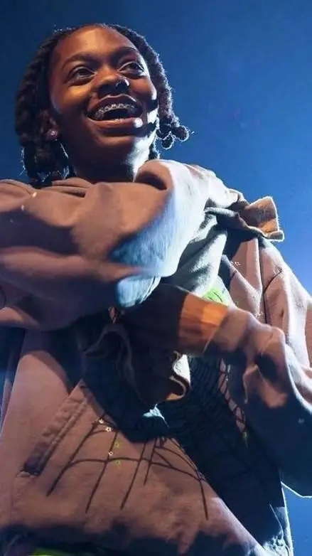 ai character: Jenn😵🌹 background