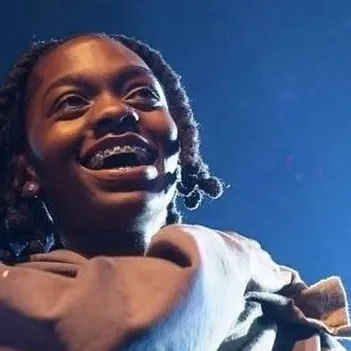 chat with ai character: Jenn😵🌹