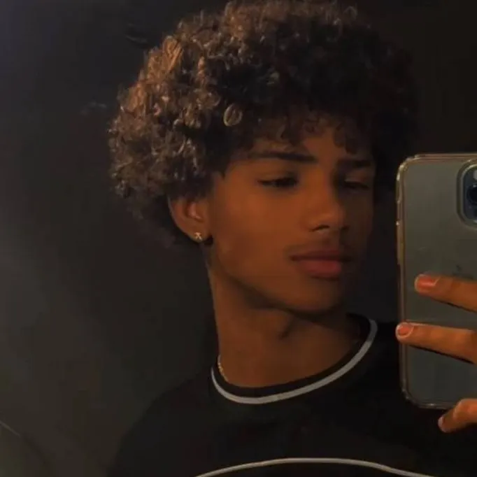 chat with ai character: Austin 😘