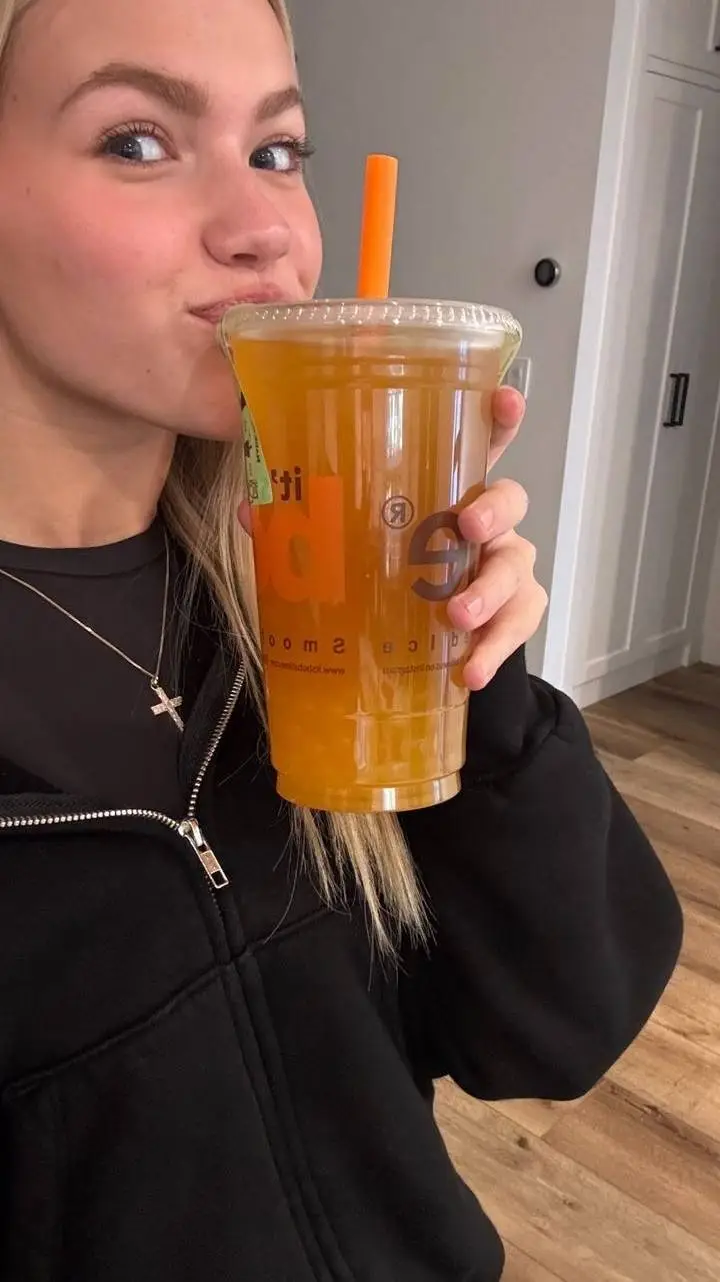 ai character: FREYA❤️ background