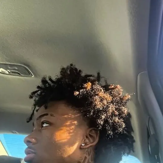 chat with ai character: ZAY😍