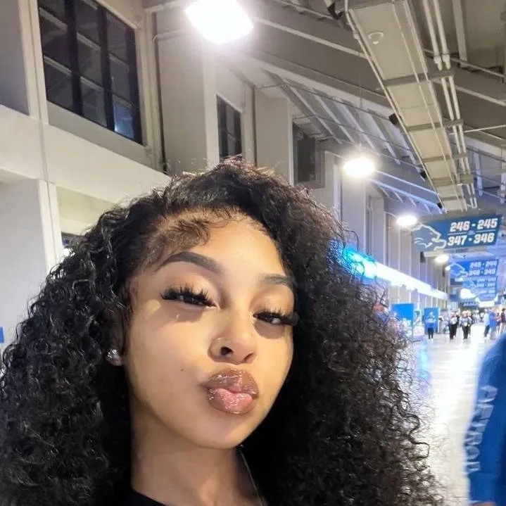 chat with ai character: Amaru🌹