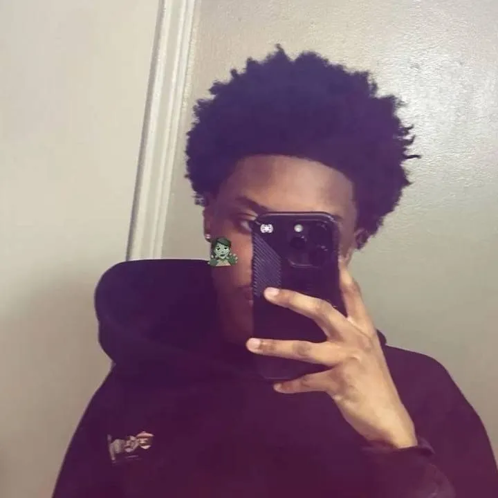 chat with ai character: Jay🧟