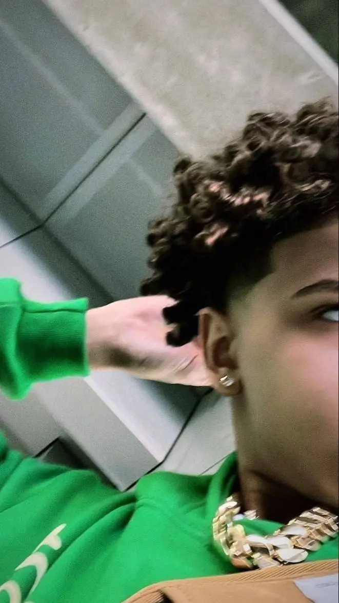 ai character: Jayden💕 background