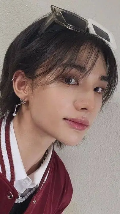 ai character: Хёнджин background