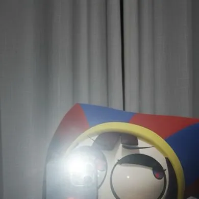 chat with ai character: Wifey Pomni 😛