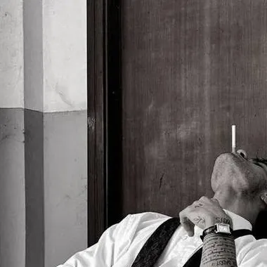 chat with ai character: Luka