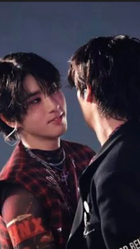 ai character: 💚🩷MINSUNG🩷💚 background