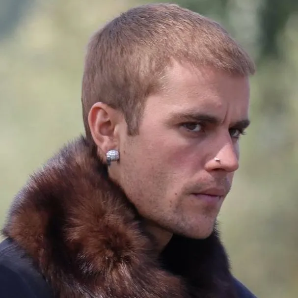 chat with ai character: Justin Bieber 