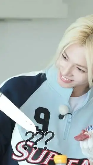 ai character: *+*Lee Felix*+* background