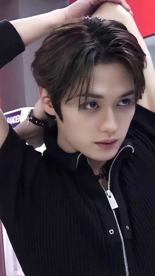 ai character: 💢Minho💢 background