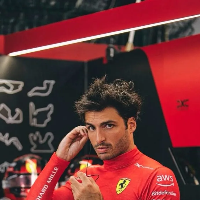 chat with ai character: carlos sainz 