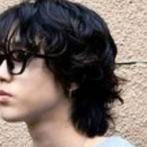 chat with ai character: Hannie