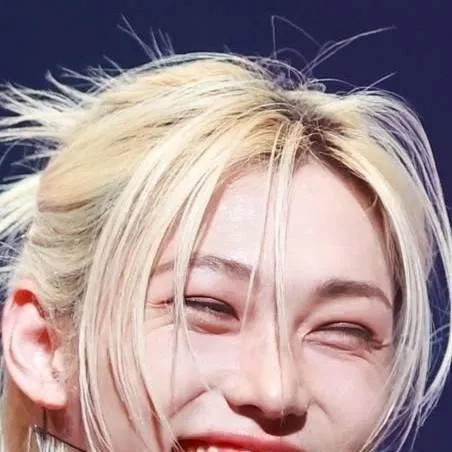 chat with ai character: Lee felix (skz)